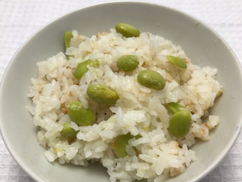 昆布茶で味付け！おこげも美味しい！枝豆ごはん